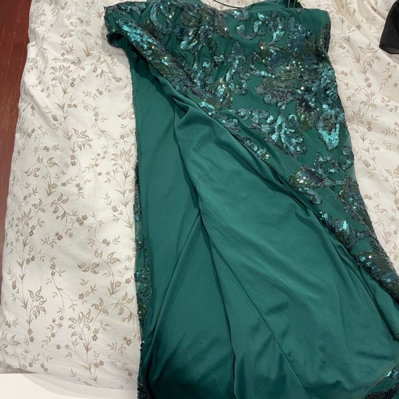 Emerald juniors sequin gown/ dress - Picture 8 of 16